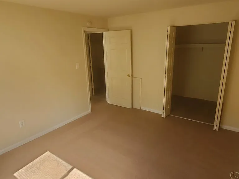 HOLLY GARDEN APARTMENTS — Photo 26