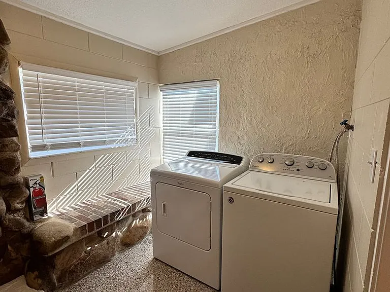 813 Center Ln — Photo 9