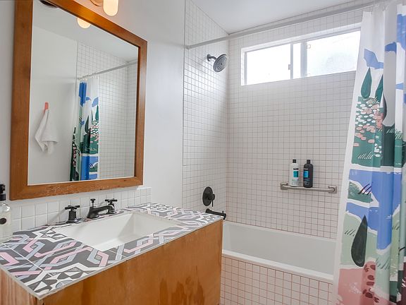 4th image of 116 Solana Vista Dr #B