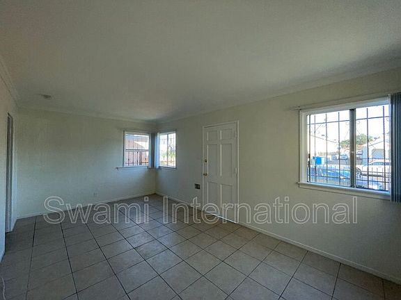 2nd image of 1033 W 95th St