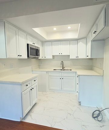 5th image of 717 W Milford St #101
