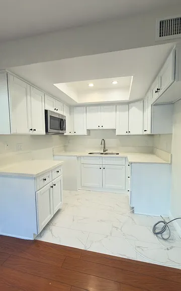 717 W Milford St #101 — Photo 5