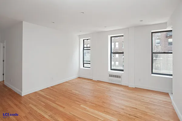 Rented by LC Lemle Real Estate Group | media 19