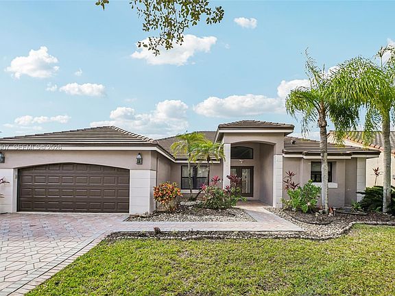3rd image of 700 Verona Ct