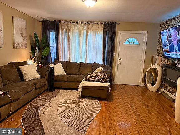 2nd image of 717 New Maple Rd