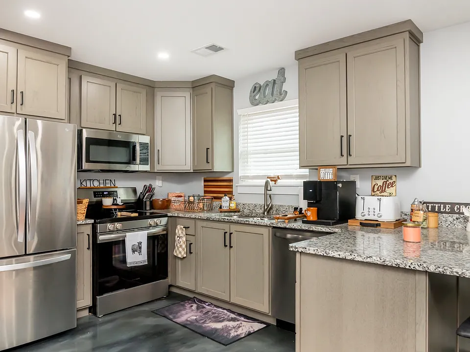 1422 E Elm St #2