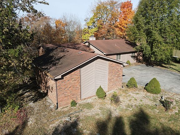 3rd image of 4941 Beechwood Cir