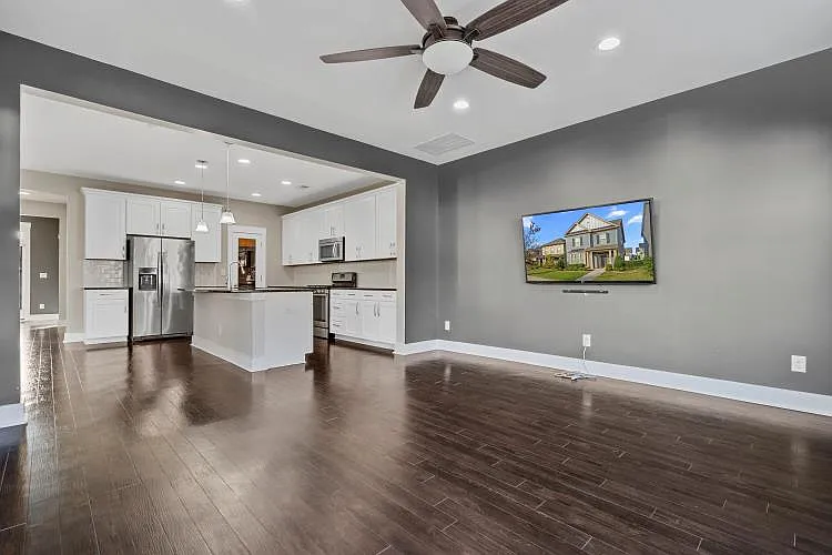 4004 Willow Green Pl — Photo 32
