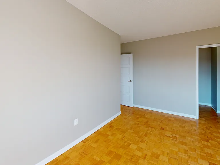 810 Canterbury Ave — Photo 46