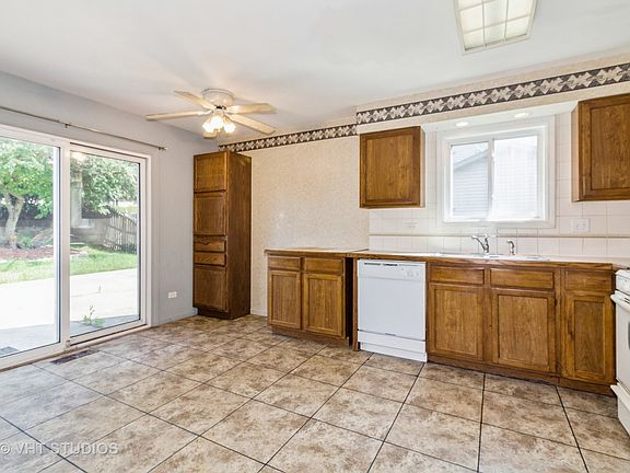 4th image of 725 Clearwood Ct