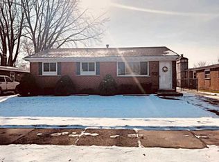 22512 Detour St, Saint Clair Shores, MI 48082