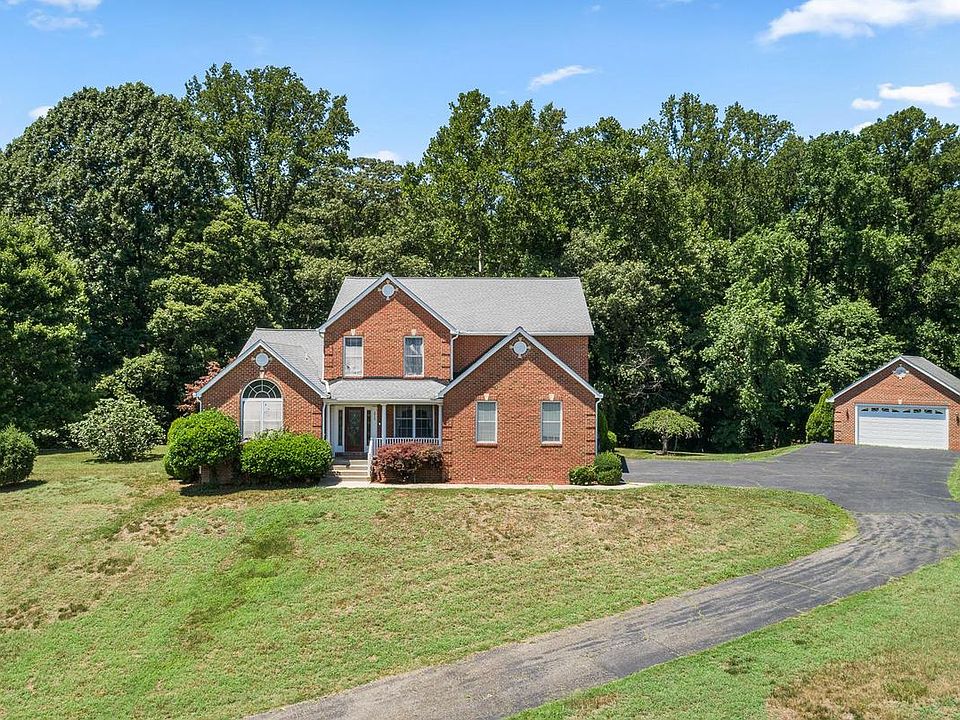 1st image of 215 Hoile Ln