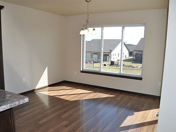 5th image of 543 Rolling Hill Dr