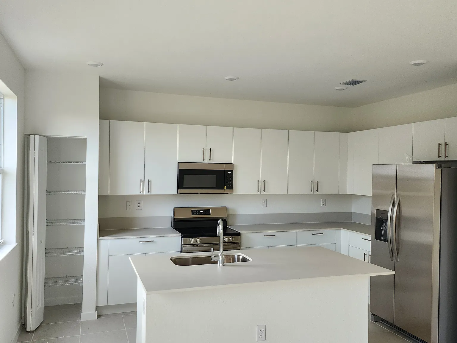 3 bed, 2.5 bath, 1828 sqft, $2,800 — Photo 3