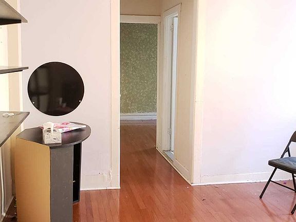 5th image of 312 E 21st St APT 1C