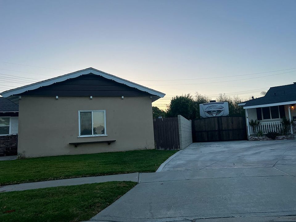 2nd image of 856 N Karen Way