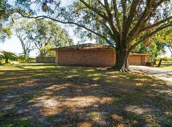3rd image of 23045 Brownwood Ct