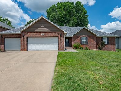 853 E Meadow Garden Court, Nixa, MO, 65714