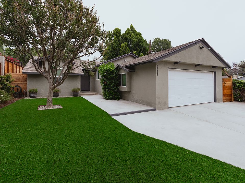 1st image of 21417 Providencia St