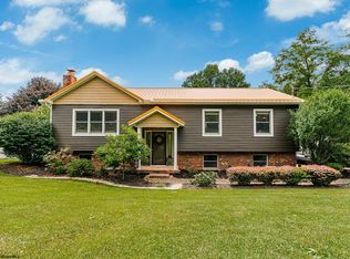55 Arbogast Ln, Morgantown, WV 26508