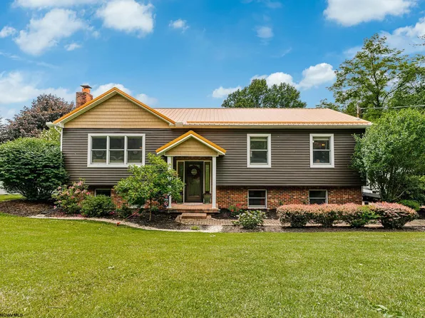 55 Arbogast Ln, Morgantown, WV 26508