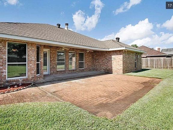 3rd image of 1821 Linden Ln