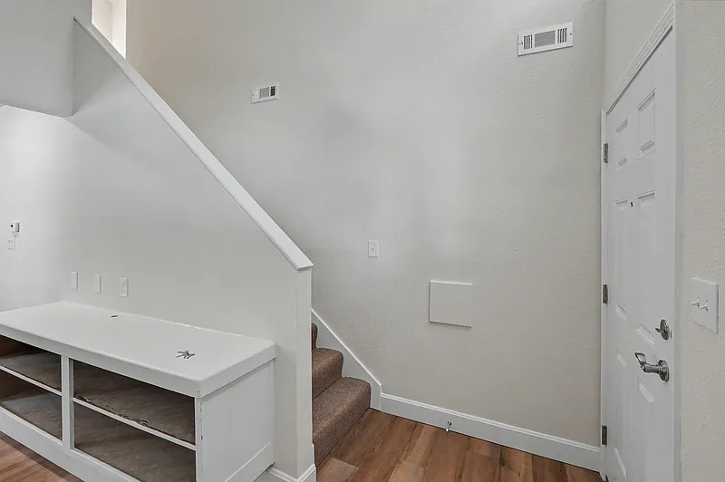4 bed, 3.0 bath, 1200 sqft, $3,500 — Photo 2