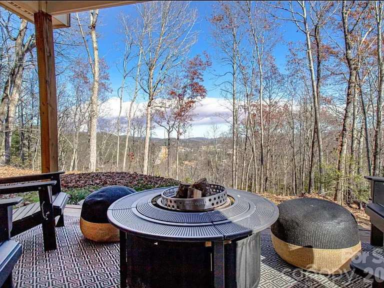 401 Weaver Creek Rd — Photo 4