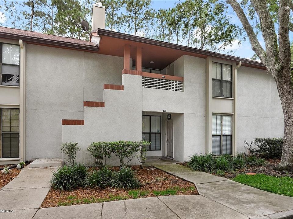 1st image of 604 Clubhouse Ct #604