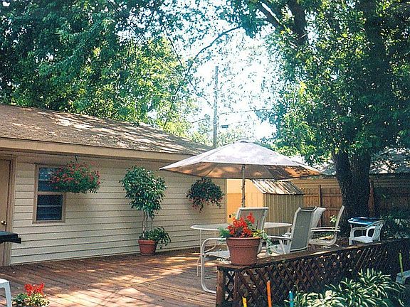 Rear deck + back yard