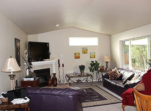 3rd image of 2515 254th St NW