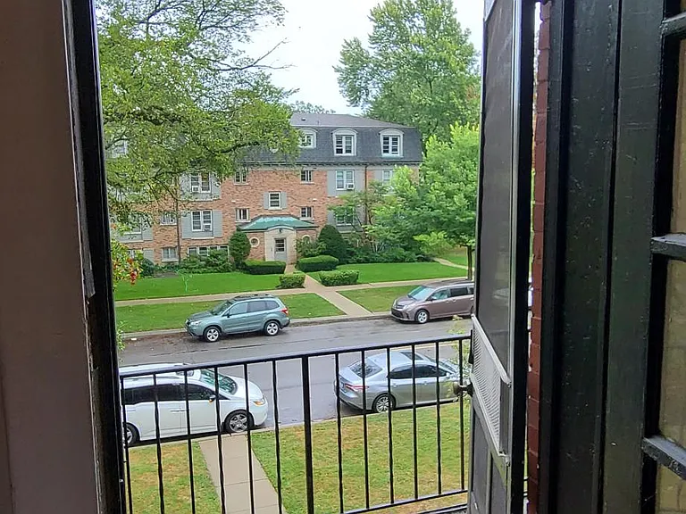 1926 Sherman Ave #1S — Photo 5