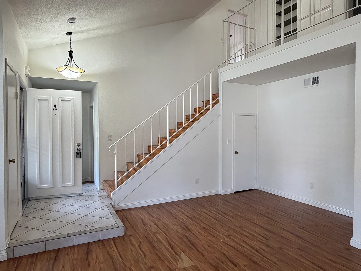 3 bed, 1750 sqft, $4,100 — Photo 2