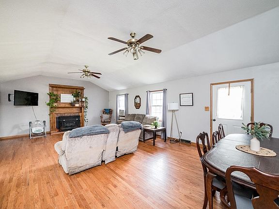 5th image of 210 Pine Haven Dr