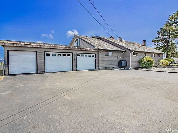 2nd image of 121 Bayview Ln