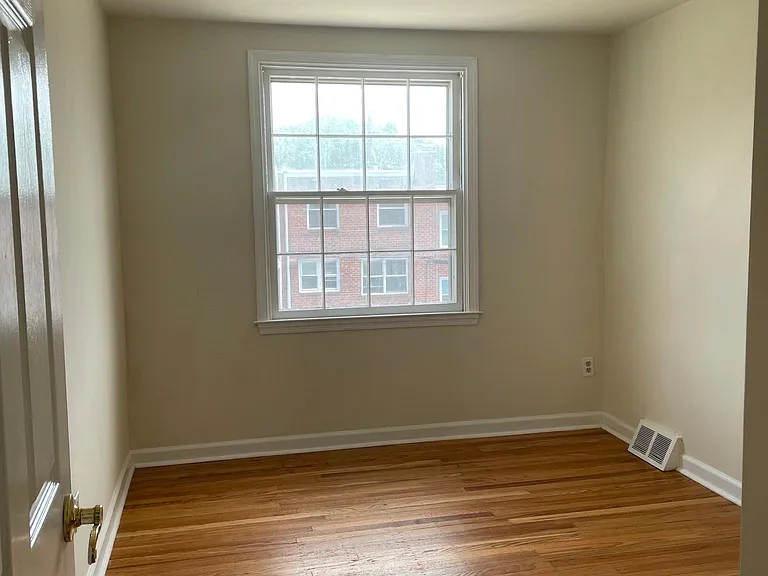1323 Redwood Ln — Photo 5