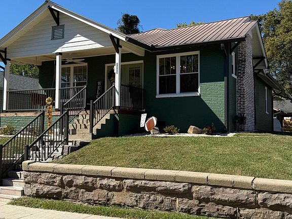 3rd image of 2353 Parkview Ave