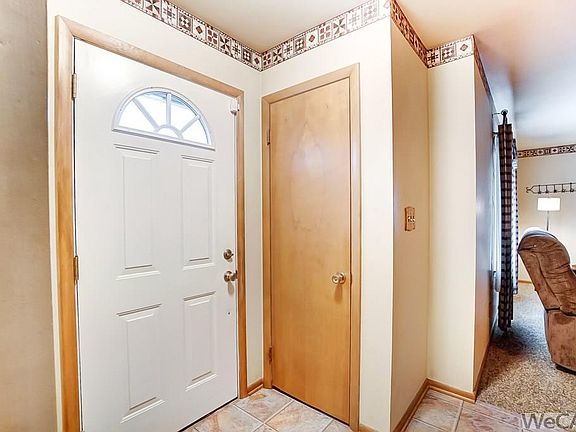 4th image of 1709 Poinsettia Dr