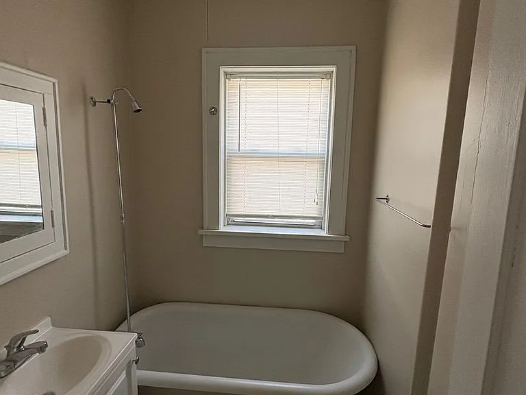 2464 Harney St — Photo 39