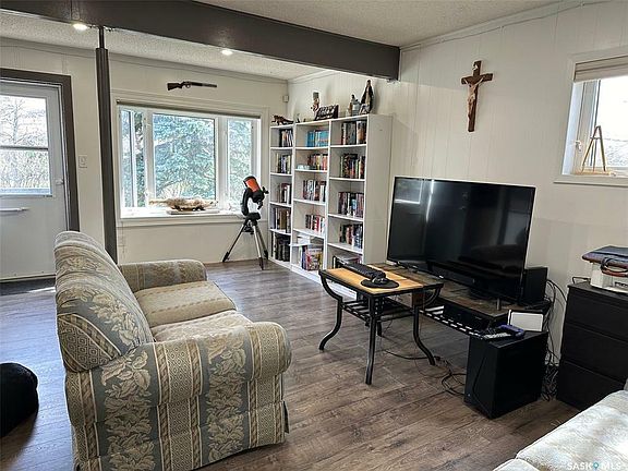4th image of 301 Belfast St