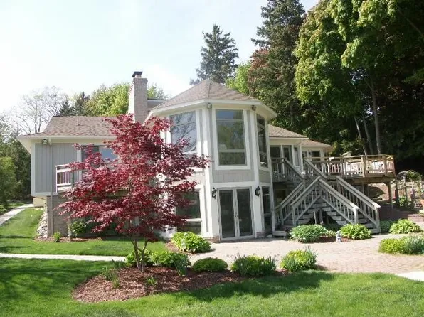 2459 N Lake Angelus Rd W, Lake Angelus, MI 48326