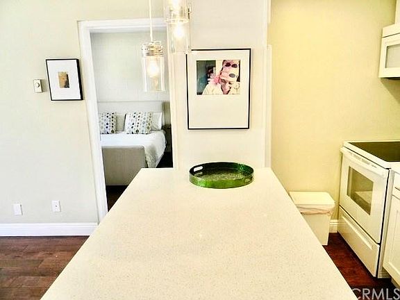 4th image of 225 W 6th St APT 506