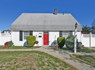 149 Cotton Ln, Levittown, NY 11756