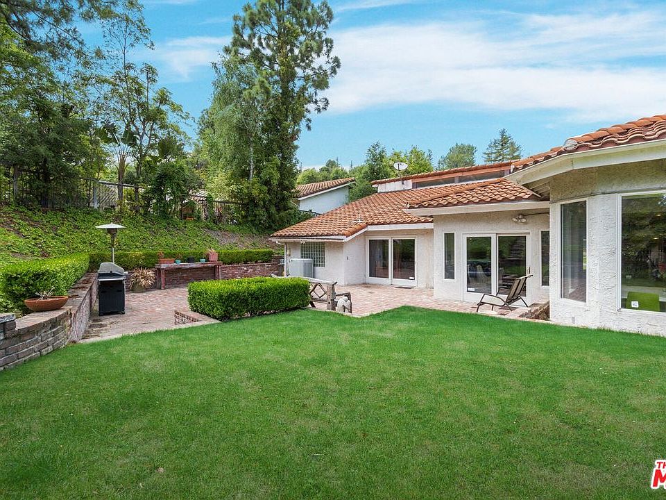 1st image of 10406 Windtree Dr