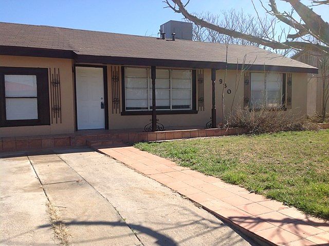 1st image of 930 N Fort Worth St