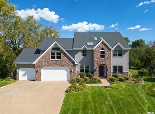 2138 Wendy Ct, Bettendorf, IA