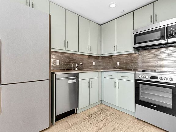 5th image of 531 W 159th St #3E