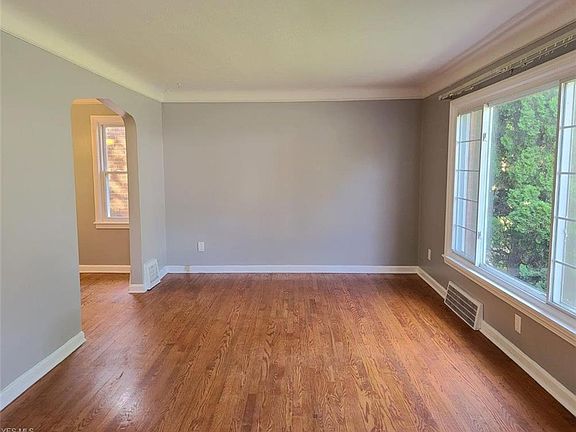 3rd image of 4916 Oakland Dr