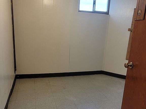 4th image of 551 E Hooper Ave APT 1
