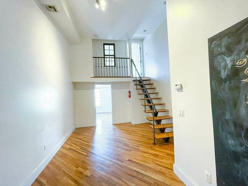 1st image of 231 Jefferson St #D3r